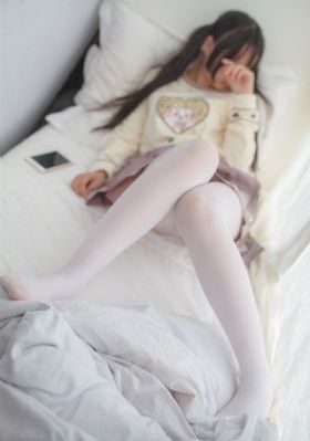 欧美女性黄色衣服_720完整视频观看
